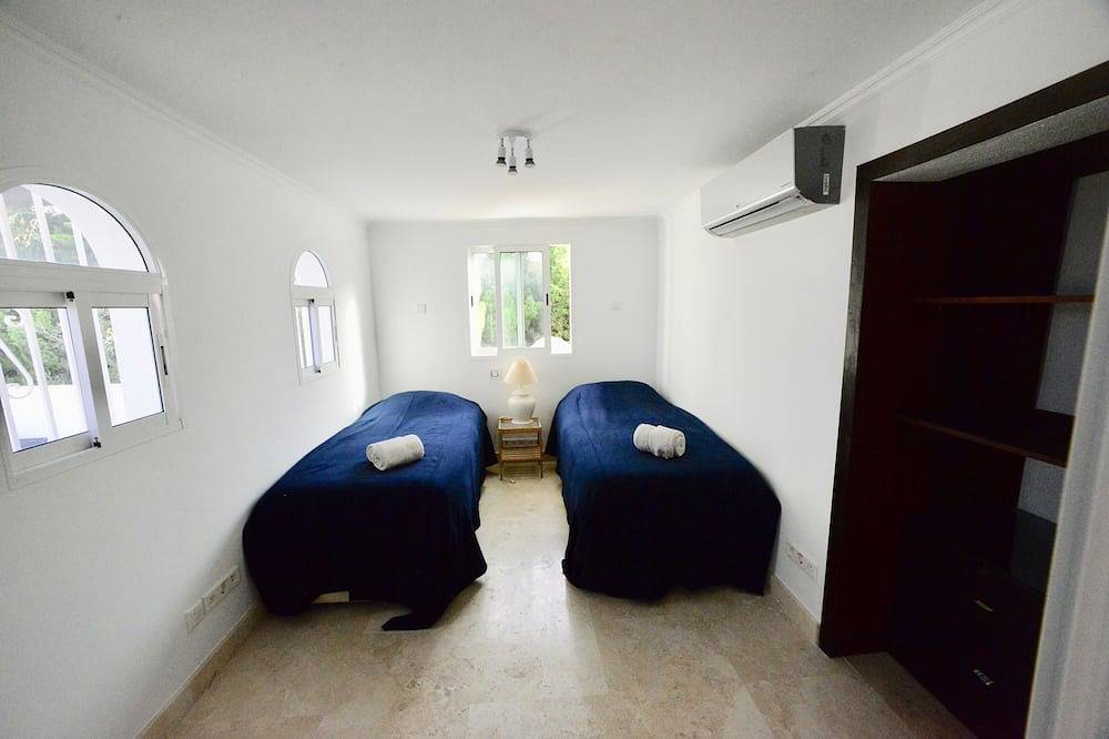 Hilltop Jacuzzi House in Torreblanca (Fuengirola), Fuengirola