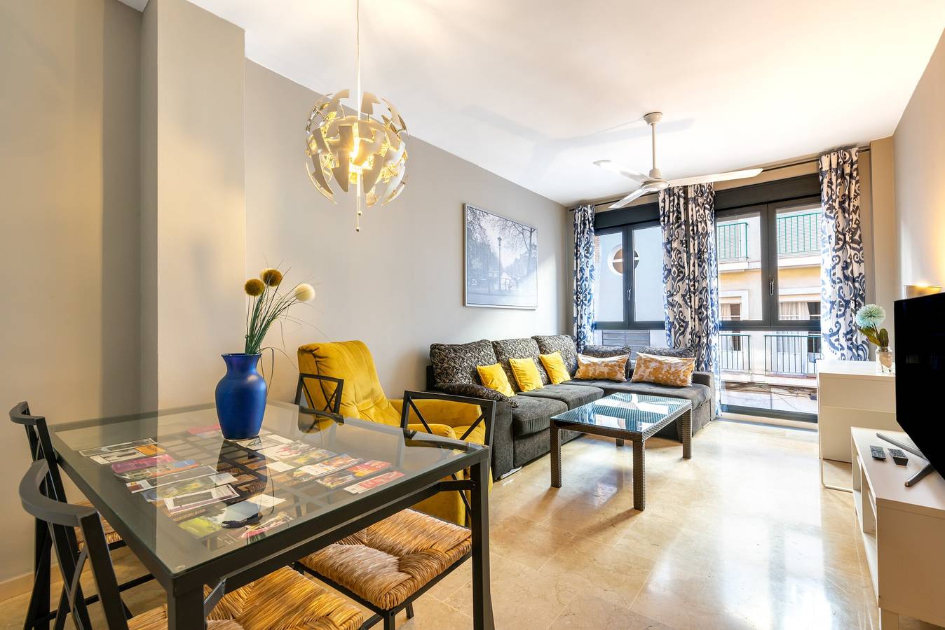 Entire apartment, Apartment 'Apartamento Alboran' with Wi-Fi and Air Conditioning in Málaga Central District, Malaga