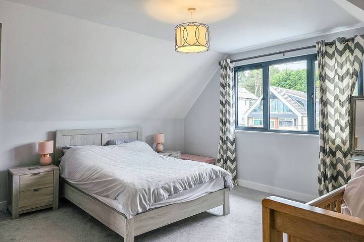 Stunning 5 Bed - Balcony, Garden and Sea Views in Poole, Poole Harbour