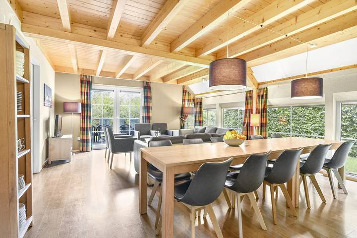 Ferienhaus für 10 Personen, mit Terrasse und Balkon/Terrasse