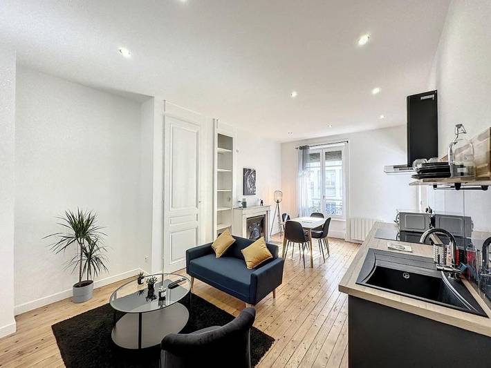 Gîte pour 2 personnes dans Bourse du Travail Salle Albert Thomas