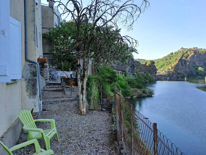 Gîte pour 4 personnes, avec Terrasse et Jardin à Ambialet