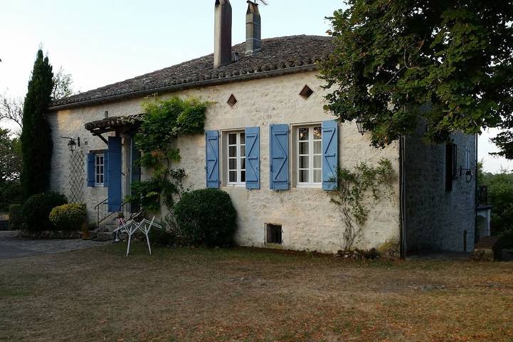 Gîte pour 15 personnes, avec jardin à Belvèze