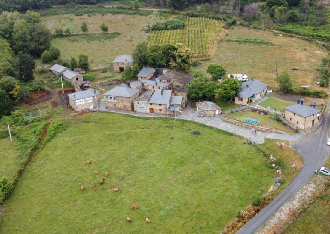 O Busto Aldea Rural in Puebla del Brollón, Reserva da Biosfera Ribeira Sacra e Serras do Oribio e Courel