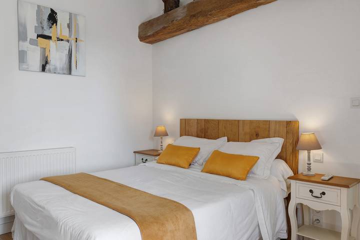 Chambre d’hôtes « Zépherine - Aux Charmes D’antan » avec piscine partagée, terrasse et Wi-Fi in La Pommeraie-sur-Sèvre, Sèvremont
