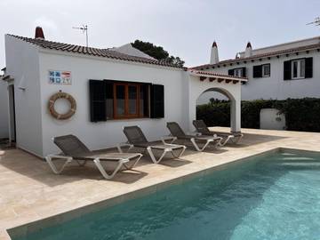 Casa de vacaciones para 8 personas, con jardín y piscina en Menorca