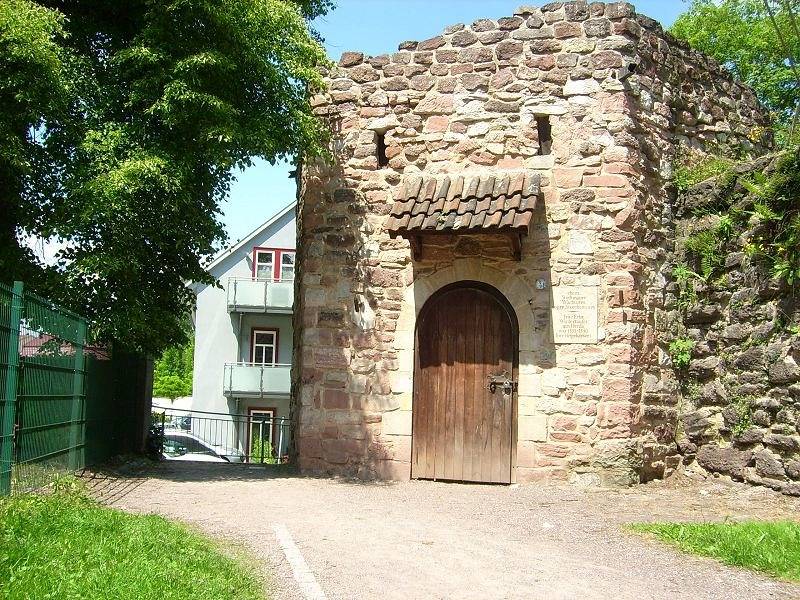 Ganze Ferienwohnung, Apartments am Storchenturm im Hellgrevenhof - Apartment 3/5 - Wohn-/Schlafraum mit Doppelbett und Schlafsofa (1-3 Pers.) in Wartburg, Eisenach