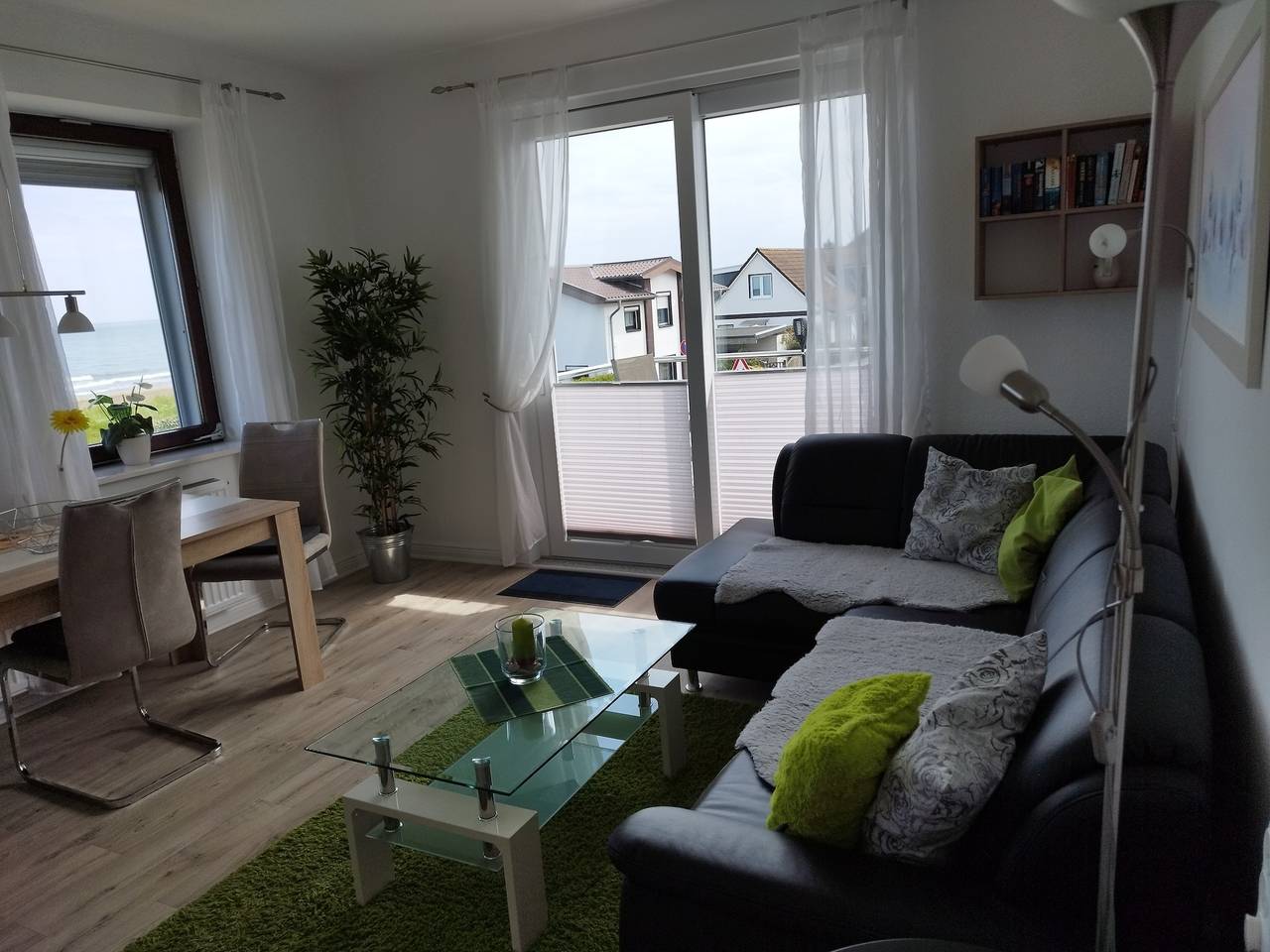 Ganze Ferienwohnung, Wohnung mit Meerblick, Süd- Balkon, eig. Parkplatz, Glasfaser in Dahme, Ostholstein