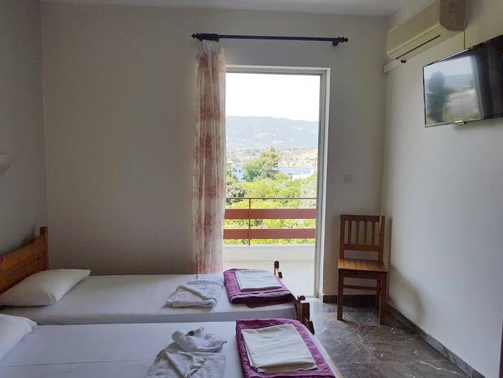 Location de vacances pour 2 personnes, avec Balcon et Terrasse ainsi que Jardin et Piscine dans Poros - 3