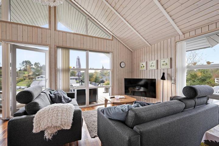 Ferienhaus auf erhöhter, offener Naturgrund in den Hügeln bei Lyngsbæk Strand in Lyngsbæk Strand, Ebeltoft