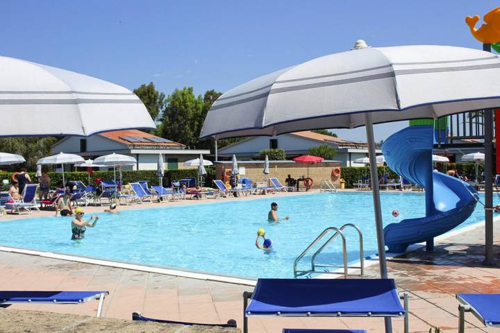 Ferieleilighet for 5 personer, sauna og jacuzzi i tillegg til badebasseng og terrasse i Cecina