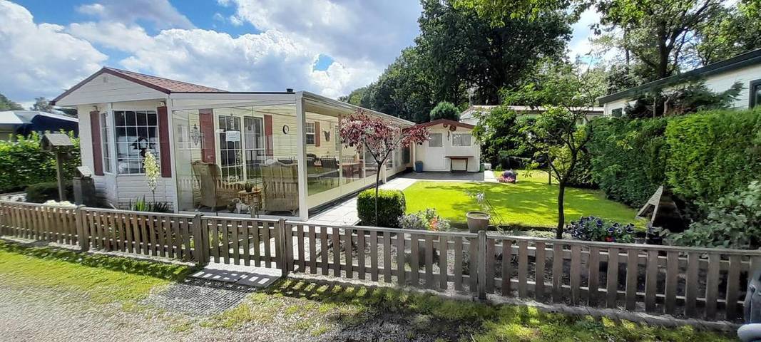 Appartement voor 4 personen, with Terras and Tuin as well as Zwembad and Uitzicht in Arcen