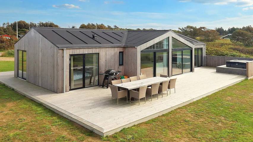 Ferienhaus für 9 Personen, mit Terrasse und Whirlpool in lønstrup