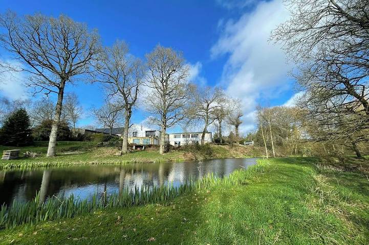 Location de vacances pour 8 personnes, avec jardin à Saint-Péver