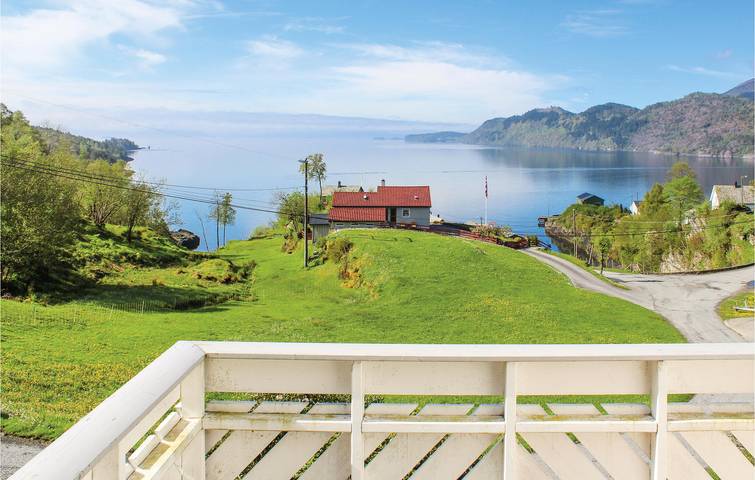 Ferienhaus für 8 Personen mit Garten in Fusa