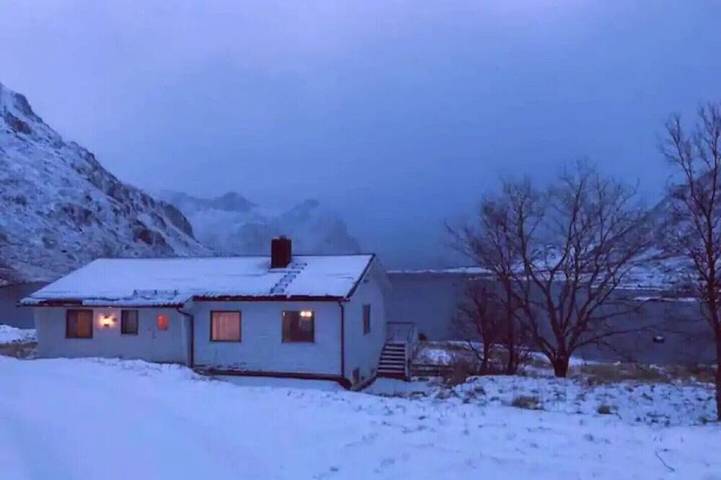 Charming house in fjord Lofoten in Vestvågøy