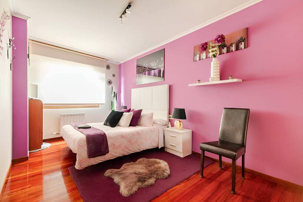 Apartamento entero, ✰ Confort y diseño en el centro de Ponteareas ✰ Amplio garaje / Wifi / Netflix in Puenteareas, Provincia de Pontevedra