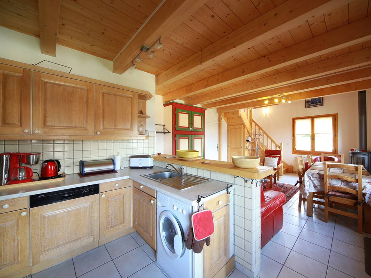 Entire apartment, 4pièces 7pers rénové : Wifi, cheminée face au  ski bus in Les Carroz, Arâches-la-Frasse