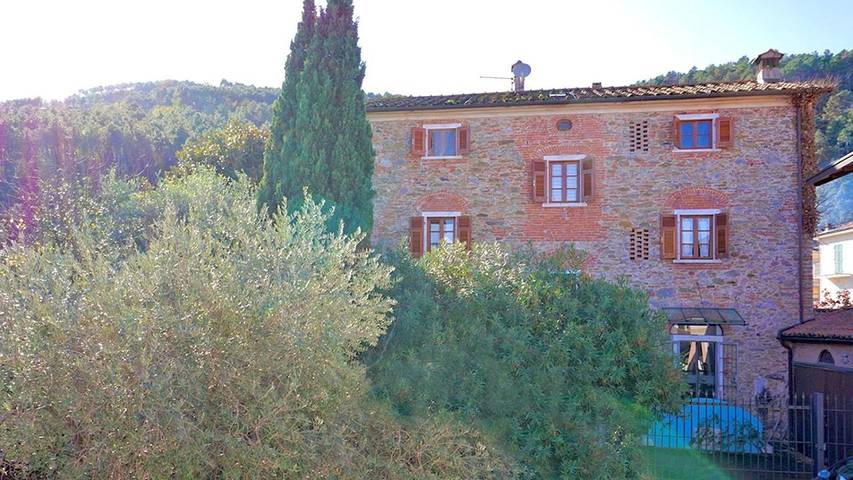 Casa vacanza per 10 persone, con Balcone e Terrazza nonché Giardino e Panorama a Bocca di Magra