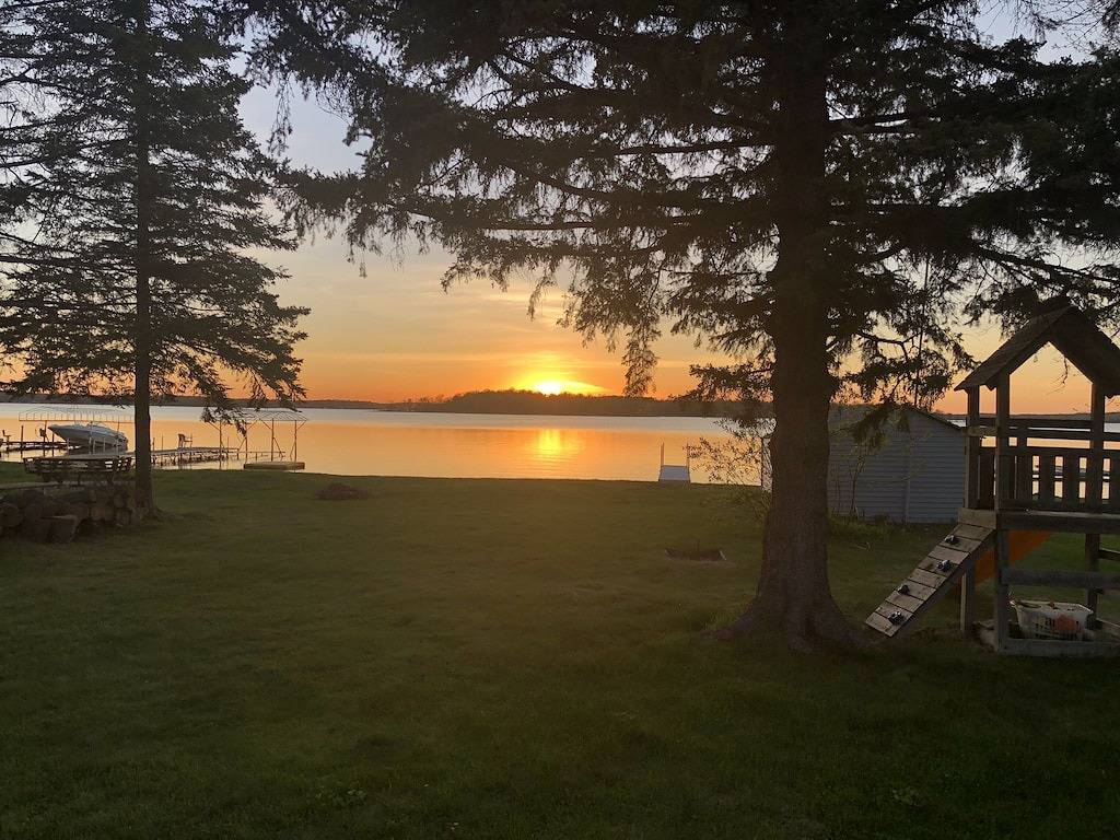 Herrliche Sonnenuntergänge und ein Zuckersandstrand im Herzen des Seenlandes erwarten Sie! in Becker County