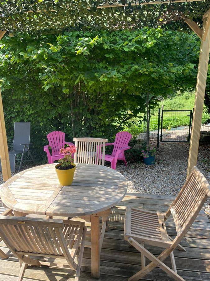 Gîte pour 4 personnes, avec Terrasse et Jardin à Bessuéjouls
