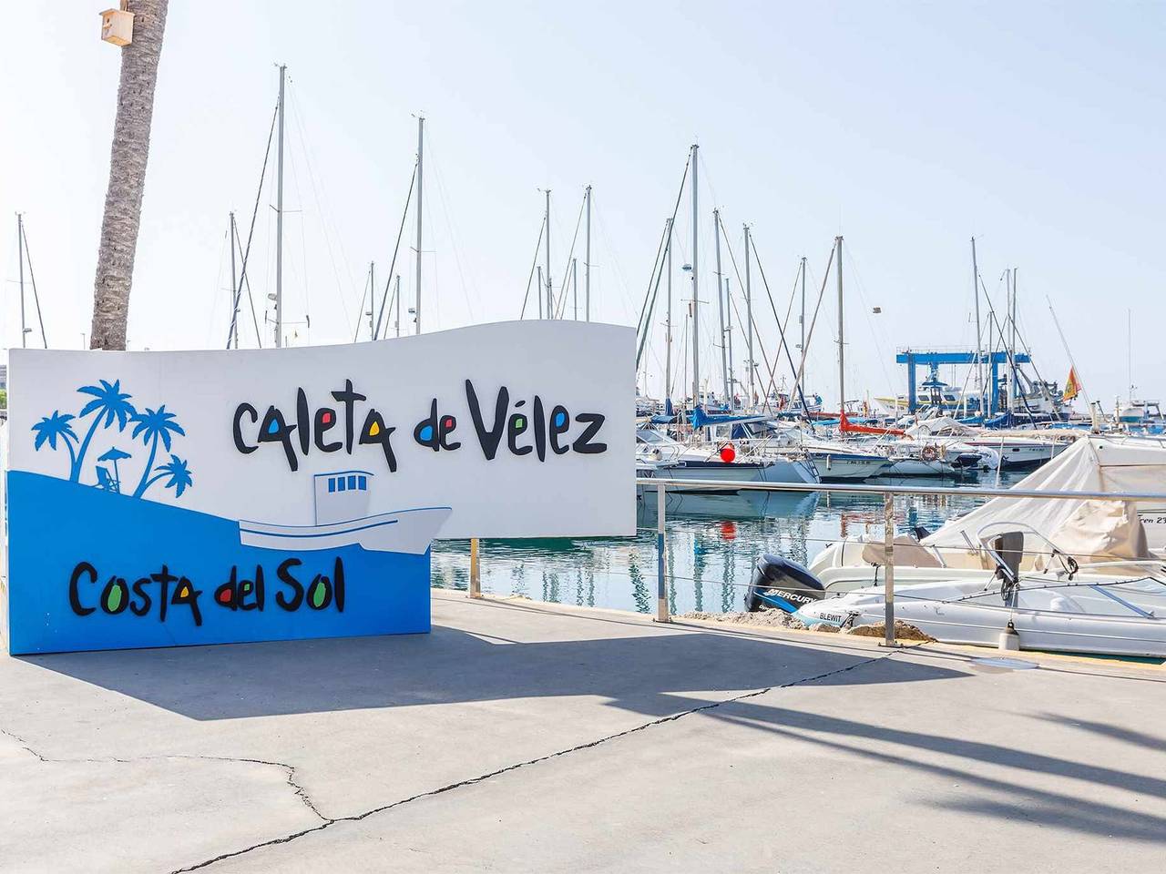 Apartamento entero, Apartamento luminoso frente al mar en Caleta de Vélez, aire acondicionado in Urbanización Villa del Mar, Vélez-Málaga