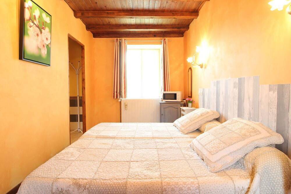 Habitación acogedora en casa histórica con parque y caballos in Choye, Alto Saona
