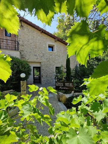 Gîte pour 4 personnes, avec jardin ainsi que bassin pour enfant et vue à Peyrus