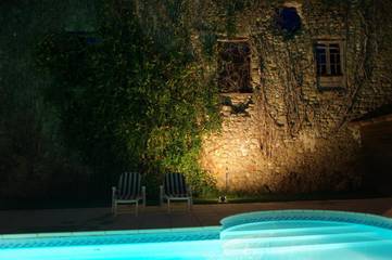 Gîte pour 10 personnes, avec vue ainsi que jardin et piscine à Léran
