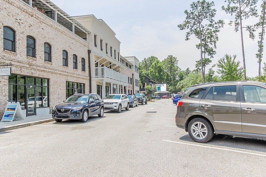 Luxe Condo in Old Town Bluffton + Elevator + Walkable to everything! in Bluffton, Beaufort County