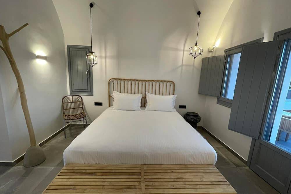 Entire apartment, Nixteri Anemi Vine Villa in Ormos Ammoudiou, Oia
