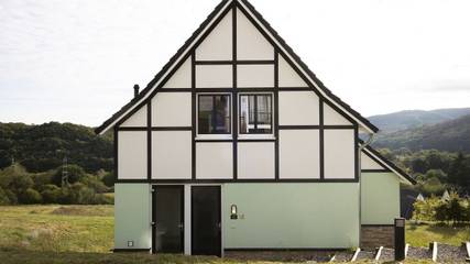 Villa für 10 Personen, mit Pool und Sauna sowie Terrasse und Whirlpool, mit Haustier in Heimbach