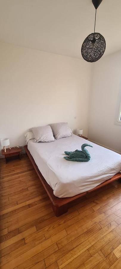 Gîte pour 2 personnes, avec jardin ainsi que terrasse et vue dans Breteil