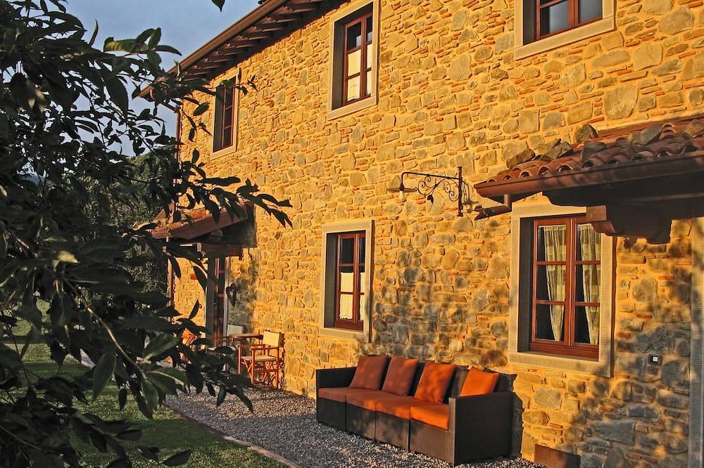 Apartamento entero, Precioso apartamento en la Toscana tradicional, soleada y panorámica villa de campo. in Pieve Fosciana, Garfagnana