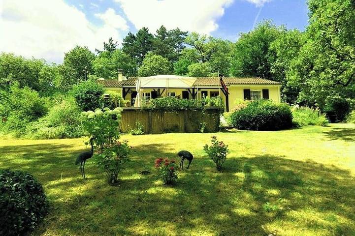Location de vacances pour 8 personnes, avec Terrasse et Jardin à Baladou