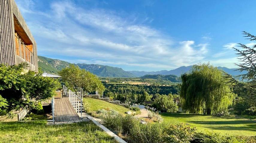 Gîte pour 2 personnes, avec Terrasse et Jacuzzi ainsi que Jardin et Piscine à Pont-en-Royans - 3
