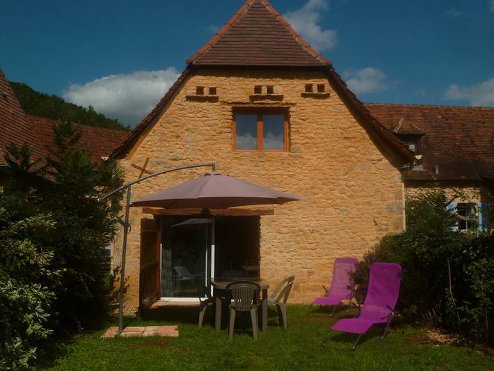 Gîte pour 4 personnes, avec terrasse ainsi que jardin et piscine à Fleurac