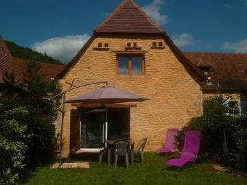 Gîte pour 4 personnes, avec piscine ainsi que jardin et terrasse à Fleurac