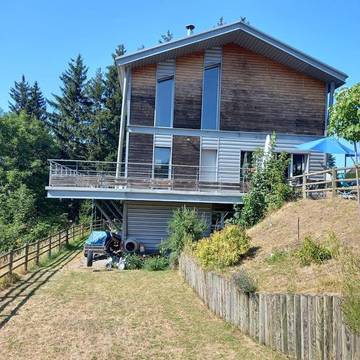 Cottage pour 10 personnes, avec jardin et vue, animaux acceptés à Planfoy