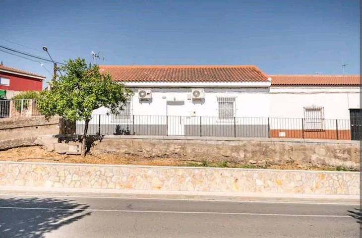 Casa rural para 6 personas, con piscina además de vistas y jardín en El Garrobo - 3