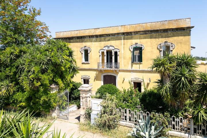 Appartamento per 9 persone, con Balcone a Cutrofiano