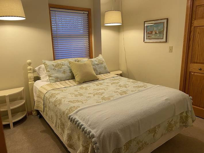 Vacation rental for 11 people, with yard and terrace in Chautauqua Lake