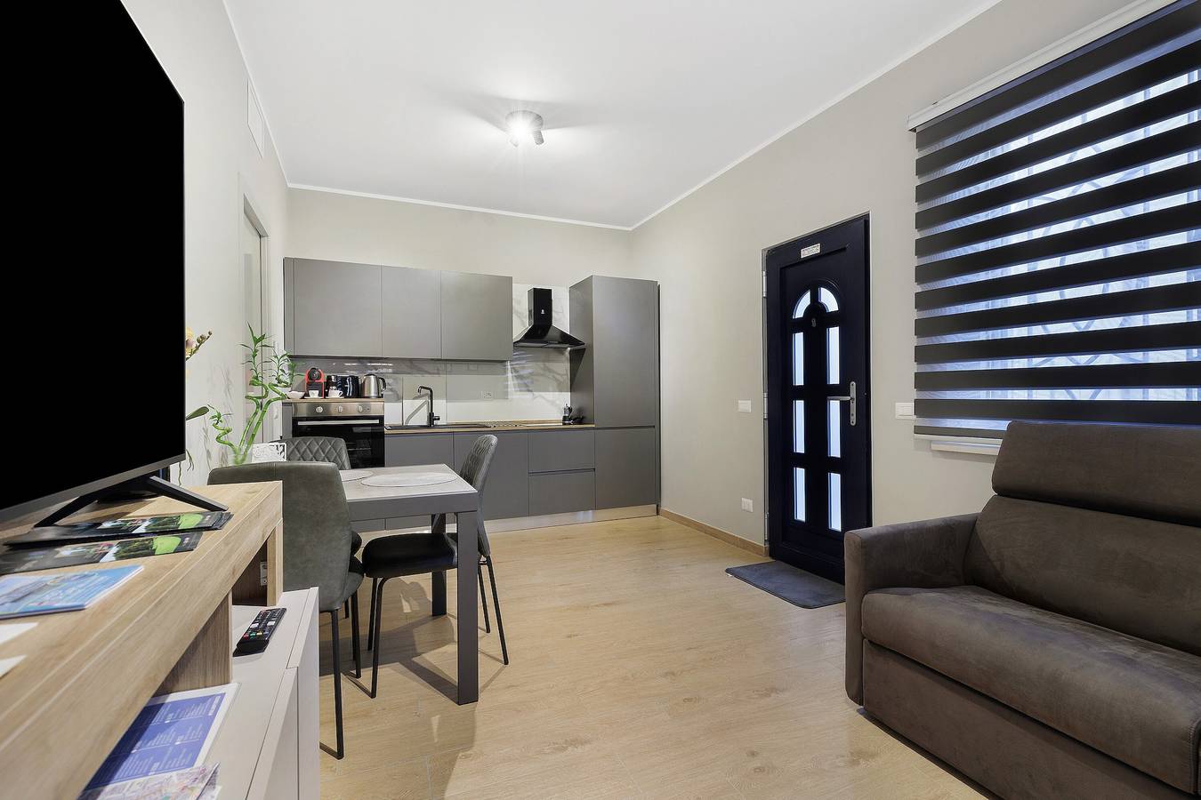 Appartamento intero, Appartamento 'Casa Magenta 4' con Wi-Fi e aria condizionata in Valeggio sul Mincio, Provincia di Verona