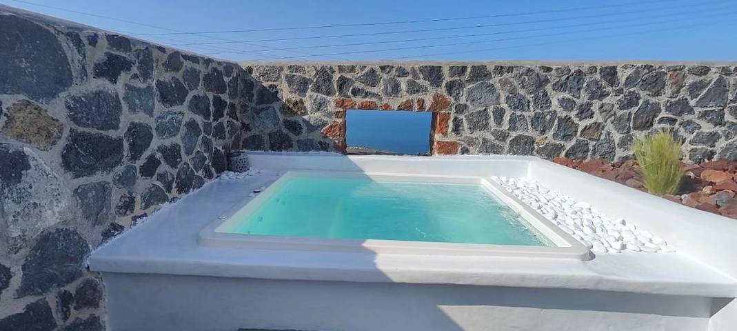Villa voor 4 personen, met tuin en whirlpool op Santorini