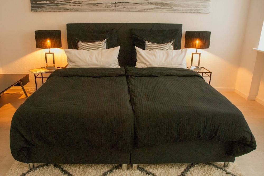 Ganze Wohnung, Bauhaus Design-Luxus-Apartment, 20er Jahre, Waschen, Wlan, Boxspring, Garten in Gera, Ostthüringen