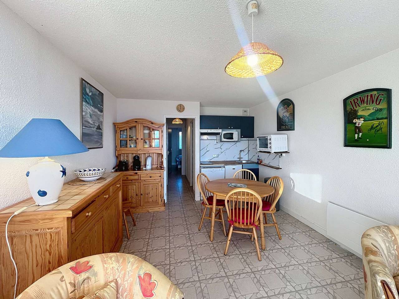 Entire apartment, Seaside apartment with 2 bedrooms and parking in Jullouville, Côte de la Déroute