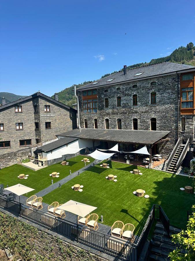 Hotel para 2 personas, con vistas además de jardín y terraza - 1