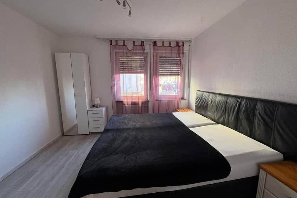 Ganze Wohnung, Kaiserslautern City Center Apartment · 3 Rooms · Sleeps 5 · Full Kitchen in Kaiserslautern, Saar-Nahe-Bergland