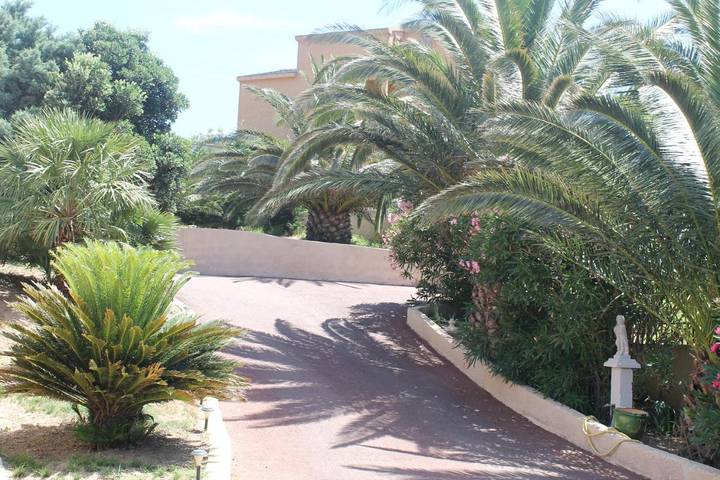 Location de vacances pour 6 personnes, avec jardin ainsi que vue et piscine à Sisco - 4