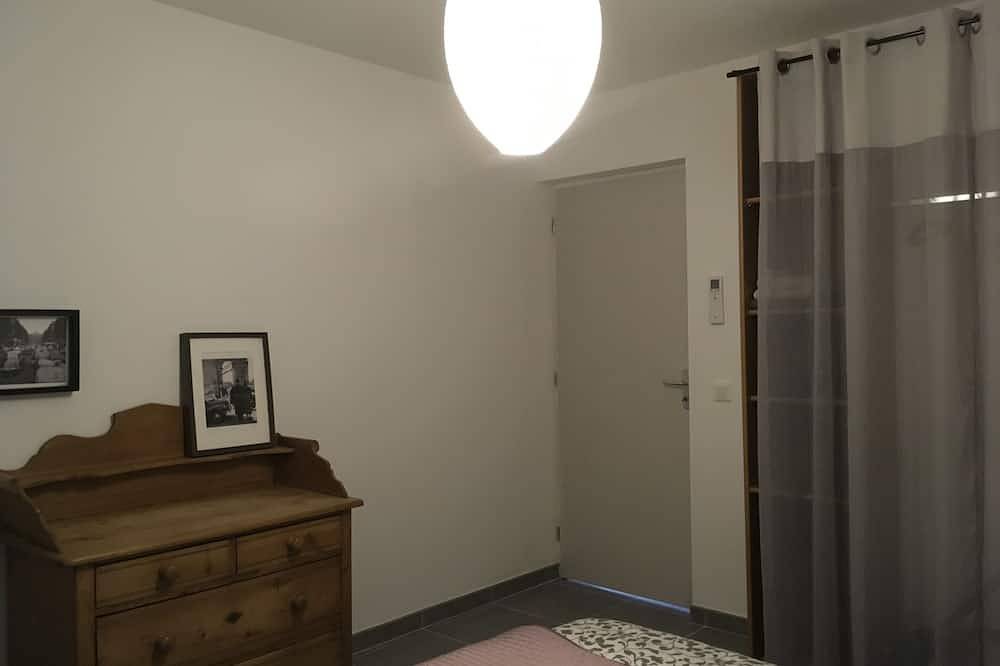 Apartamento entero, Joli Appartement Avec Terrasse à Villelaure in Villelaure, Parque natural regional del Luberon